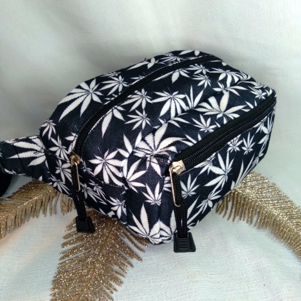 Novelty Leaf print waist bag